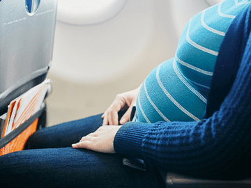 Kinh nghiệm giúp phụ nữ mang thai đi máy bay an toàn